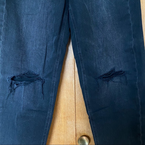 American Eagle Ripped Relaxed Mom Jean - Picture 4 of 7